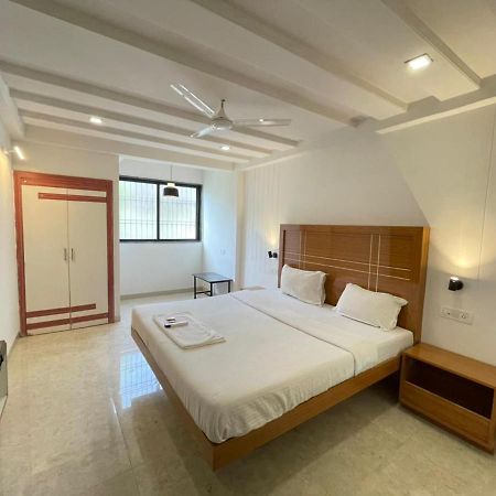 Hotel Holiday Pride Aurangabad  Zewnętrze zdjęcie