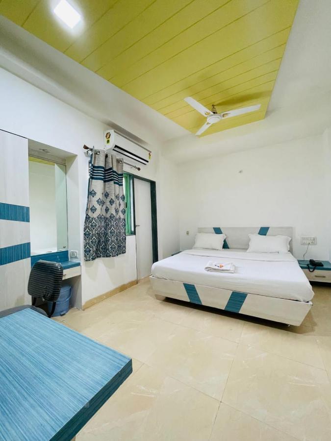 Hotel Holiday Pride Aurangabad  Zewnętrze zdjęcie