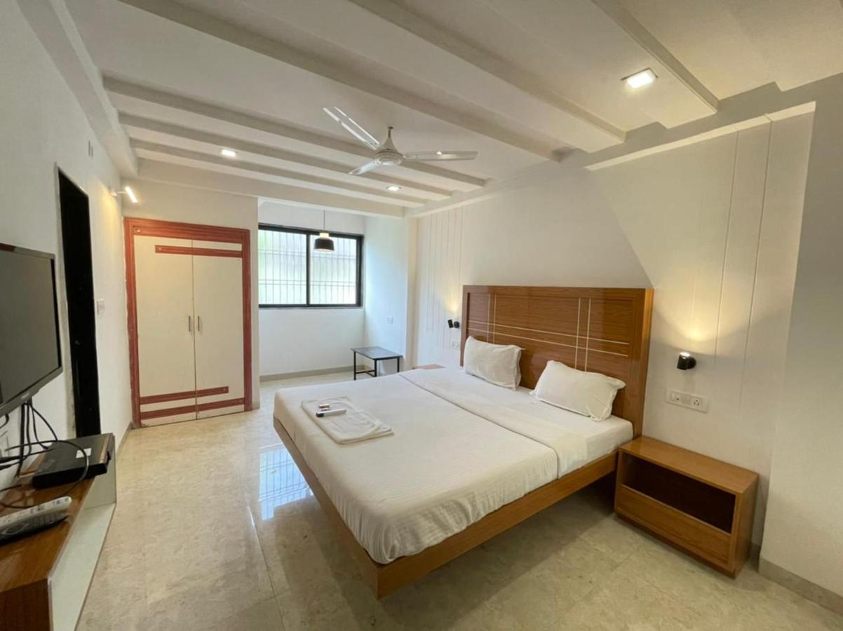 Hotel Holiday Pride Aurangabad  Zewnętrze zdjęcie