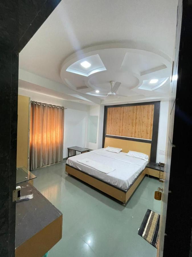 Hotel Holiday Pride Aurangabad  Zewnętrze zdjęcie