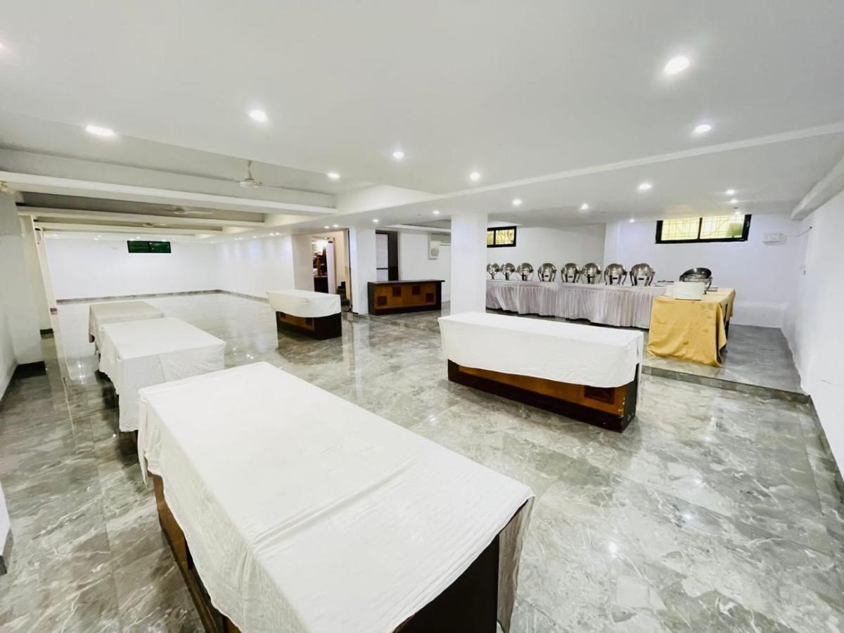 Hotel Holiday Pride Aurangabad  Zewnętrze zdjęcie
