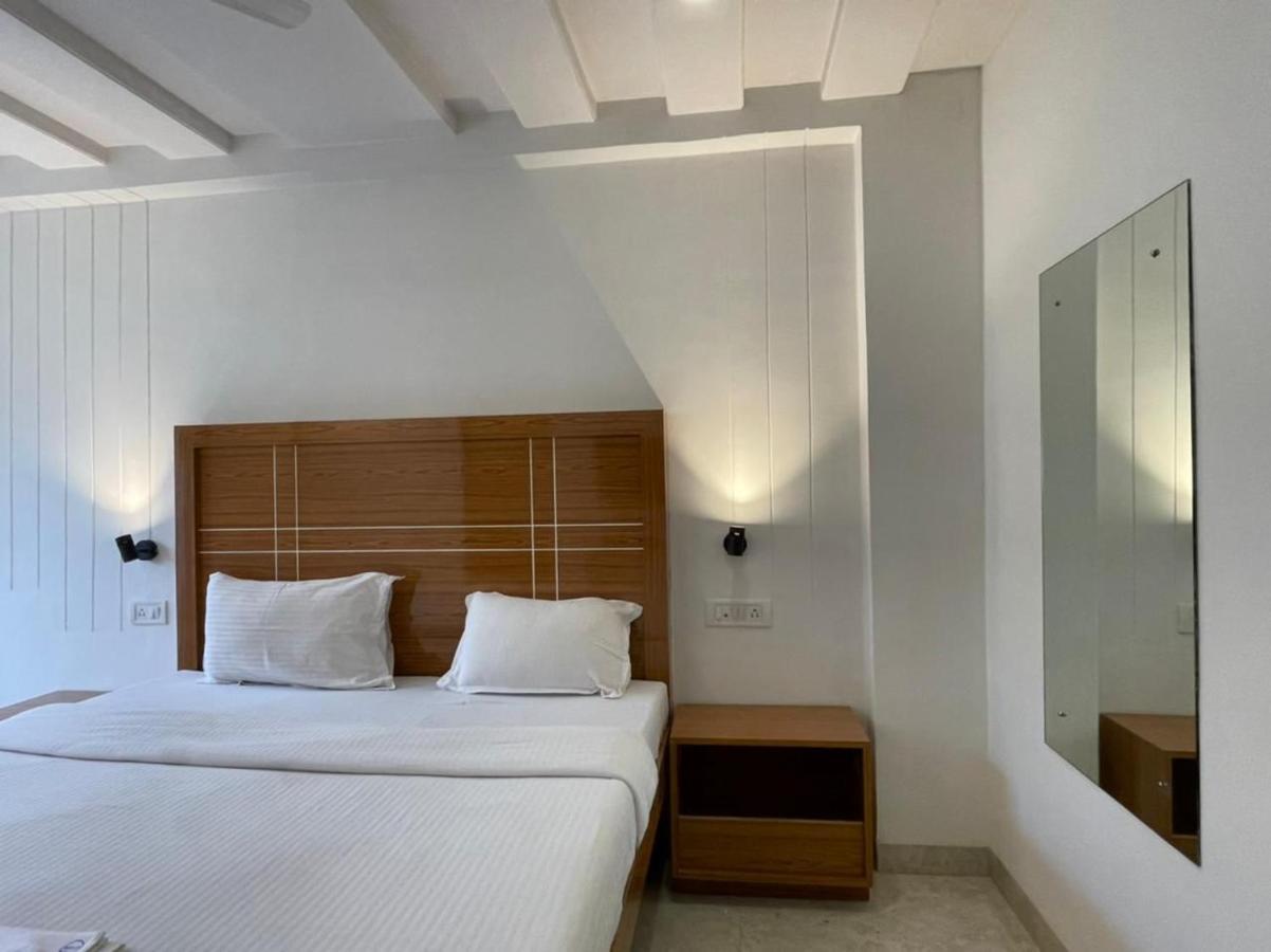 Hotel Holiday Pride Aurangabad  Zewnętrze zdjęcie