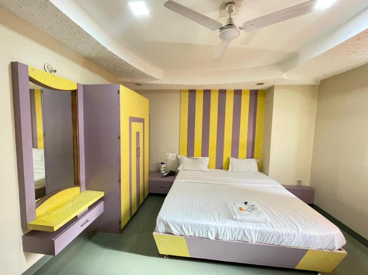 Hotel Holiday Pride Aurangabad  Zewnętrze zdjęcie