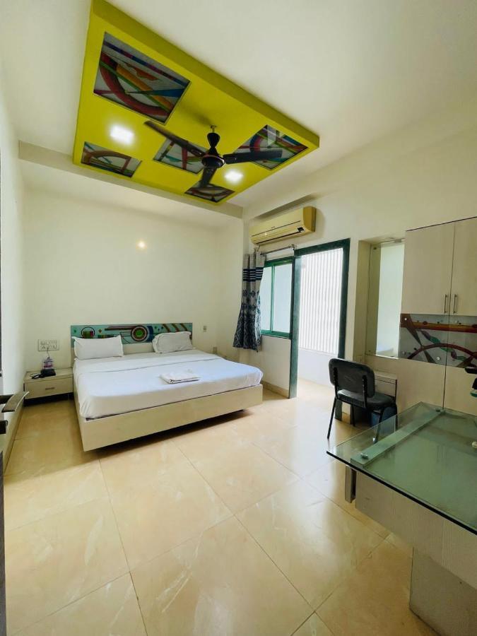 Hotel Holiday Pride Aurangabad  Zewnętrze zdjęcie